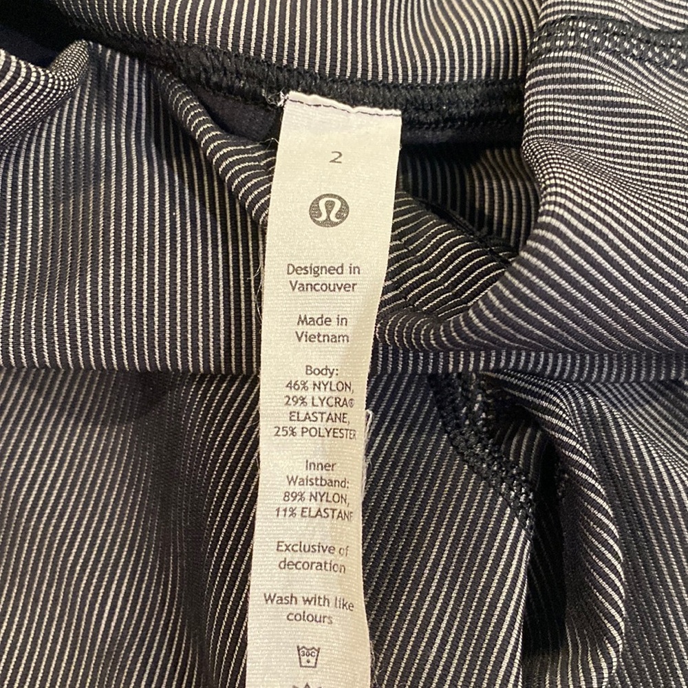 Like New !!!! Lululemon Black Strip leggings
